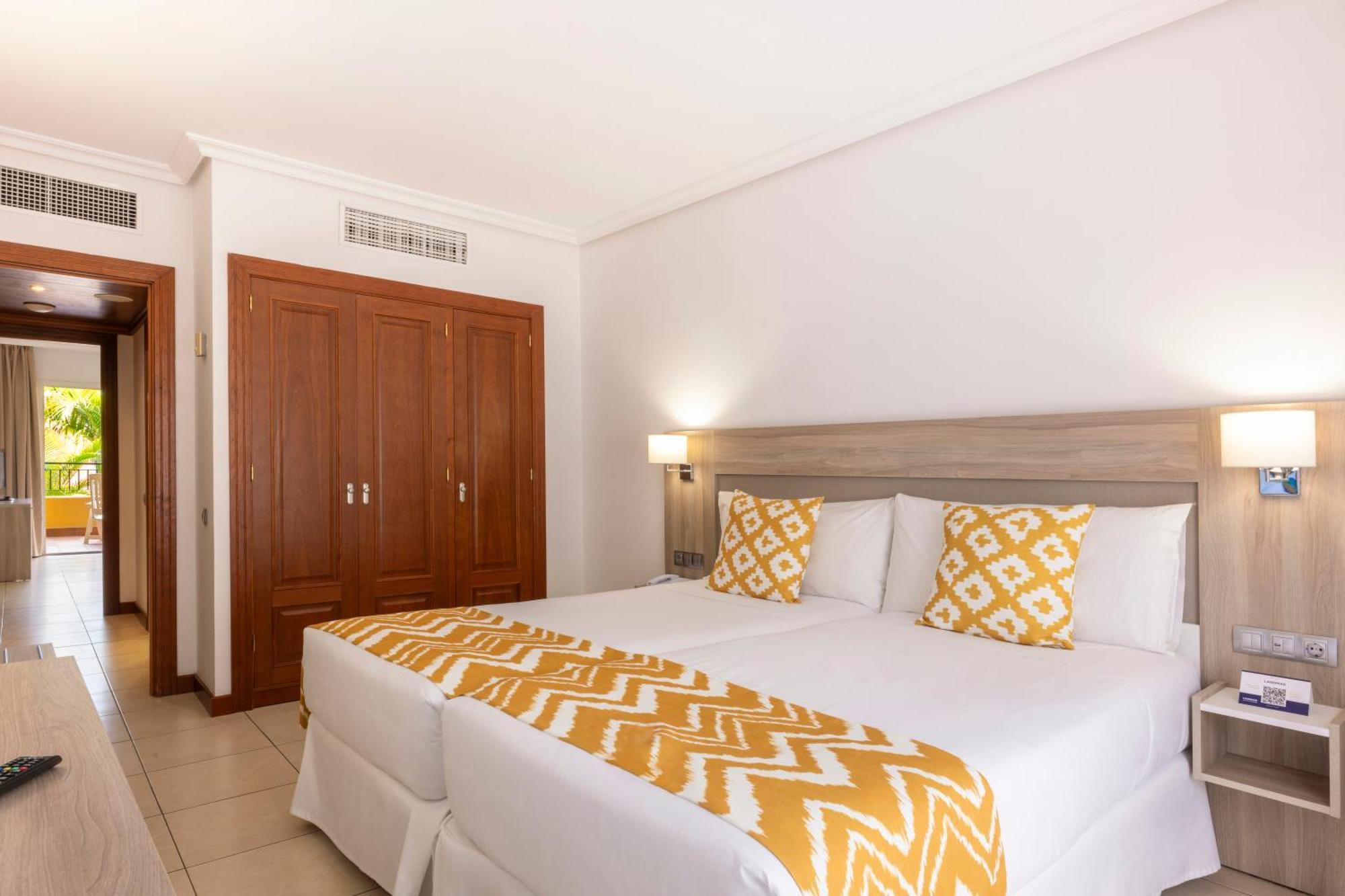 Landmar Costa Los Gigantes Family Resort Пуэрто-де-Сантьяго Экстерьер фото